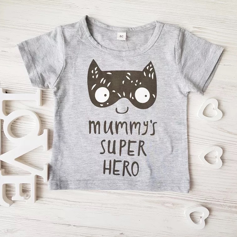 Set with t-shirt and a pair of sweatpants (Mummy’s super hero)